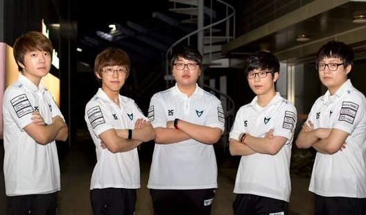 Legacy 在 StarLadder 布达佩斯 Major 2025 第一阶段首场比赛中败给了 FlyQuest