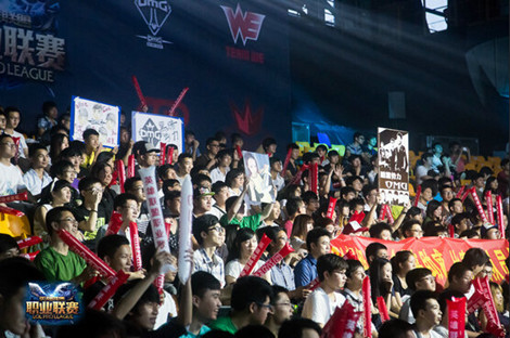 Faker在S赛中面对LPL战队的战绩为27-6，胜率高达82%